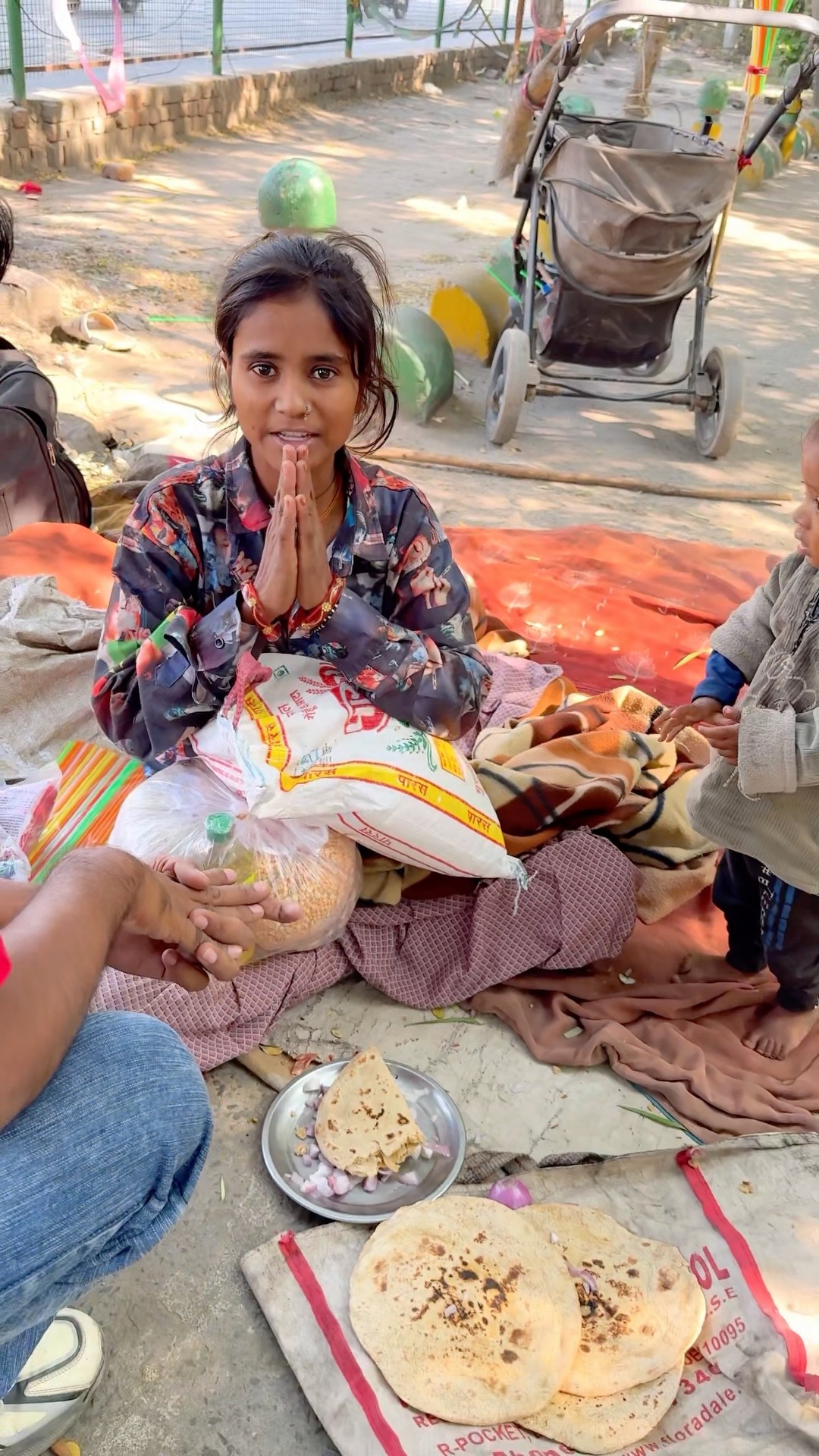 मजबूर बहन को सपोर्ट करो 🙏#humanity #trending #shorts #motivation – YouTube