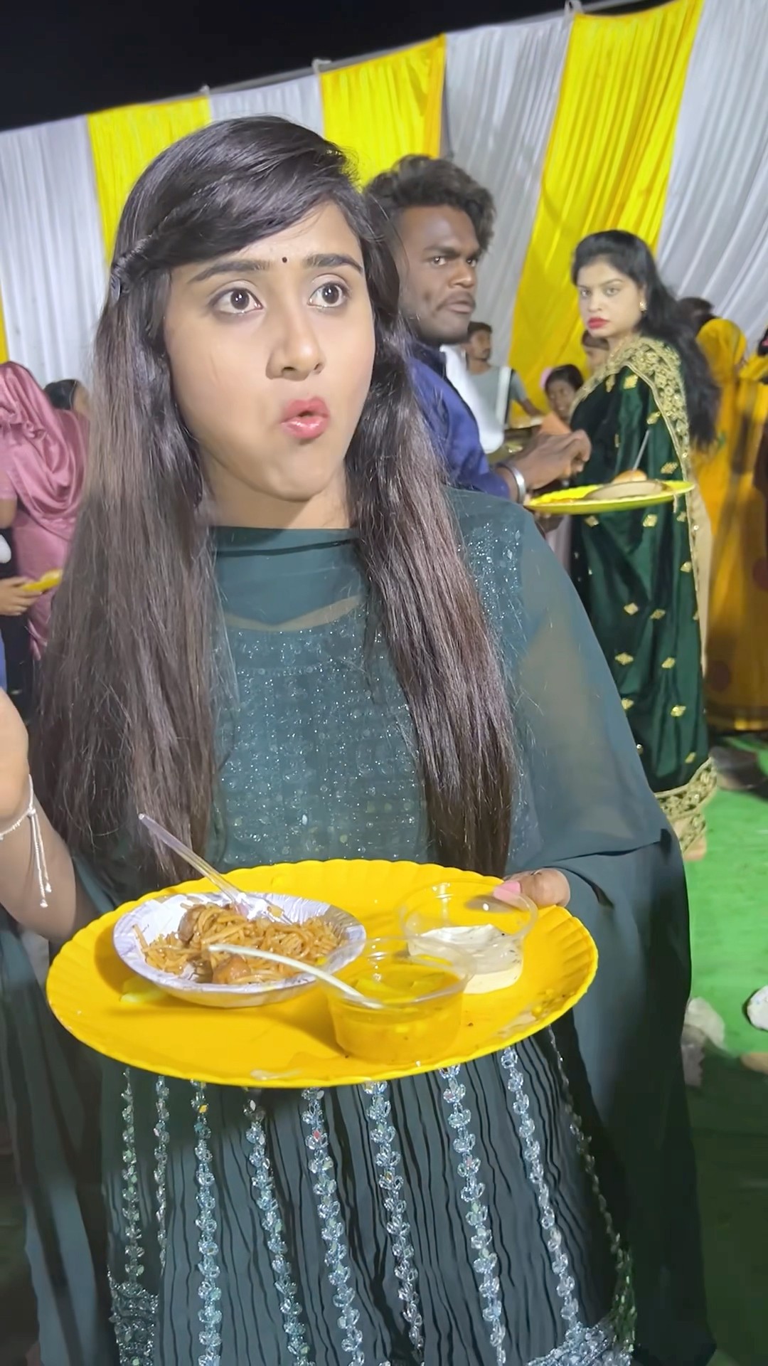 बारातियों की सोच 💭😂 #shorts #funny #viral – YouTube