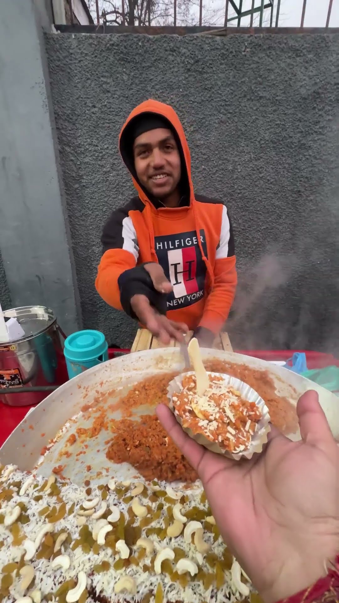 Loaded Gajar Ka Halwa in Kashmir #shorts #ytshorts #youtubeshorts – YouTube