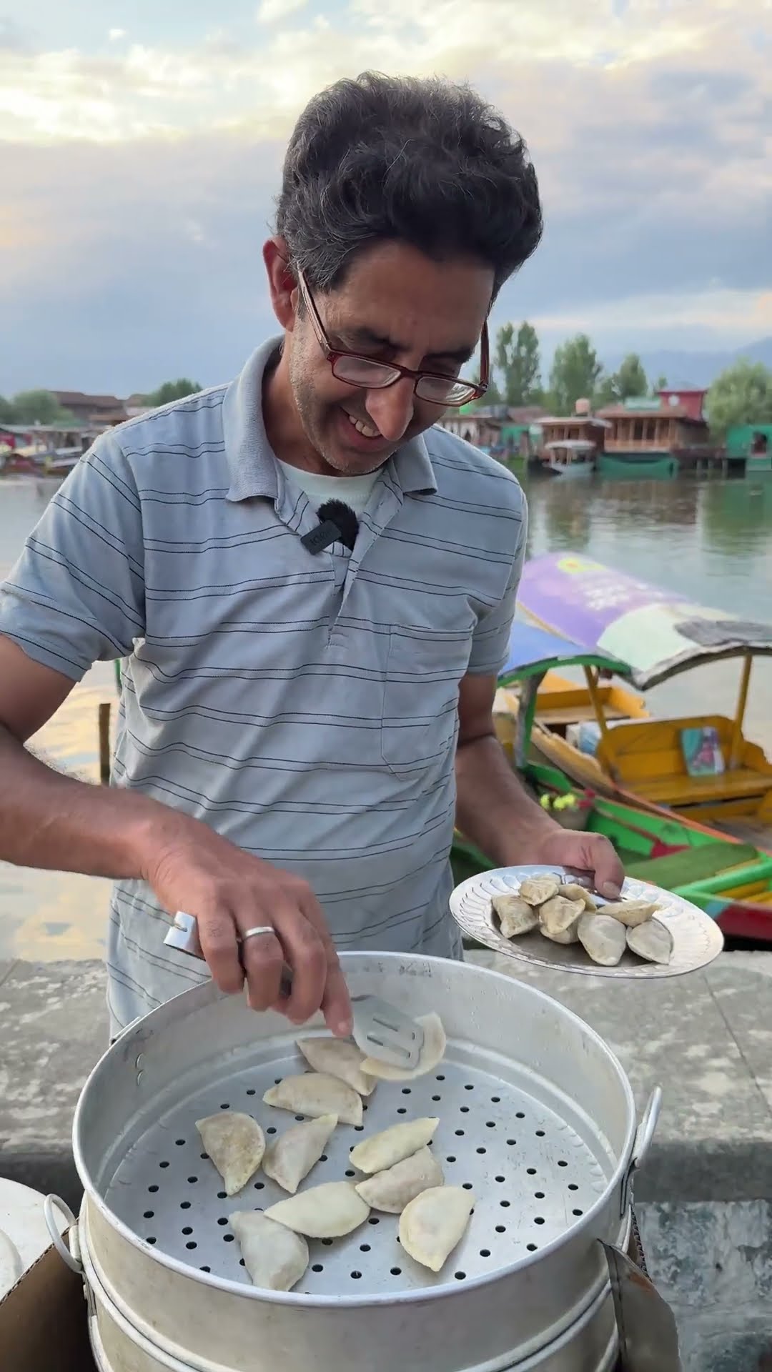 Kashmiri uncle Selling Momo Near Dal Lake #shorts #ytshorts #youtubeshorts – YouTube