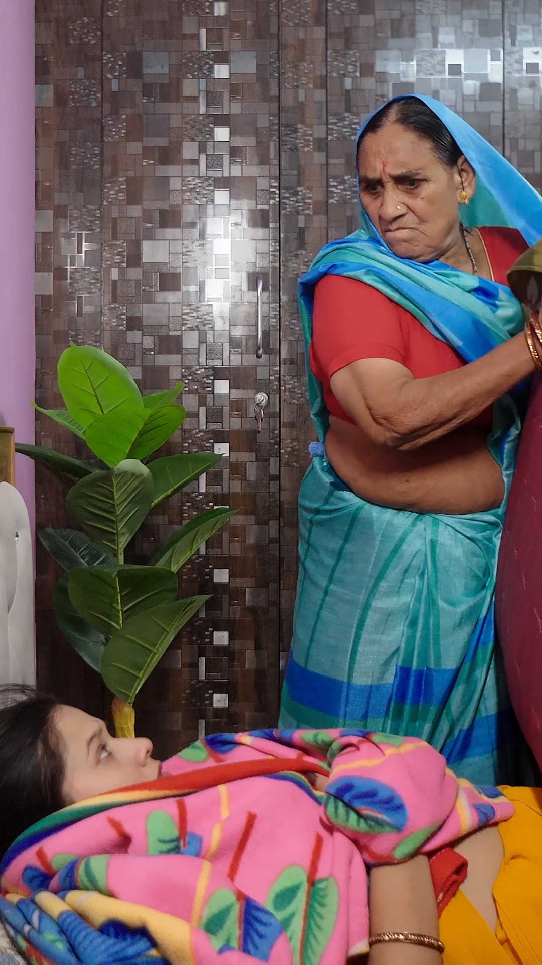 सर्दी में रेस्ट चाहिए 🤣🤣 #ankitayogi #funny #sasbahukejhagde #saasbahukiladai #comedyshow #shorts – YouTube