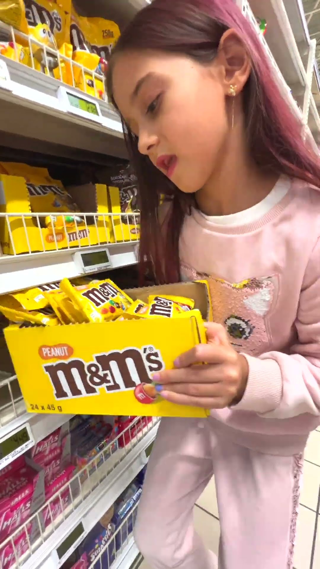 MAMA vs TEO la cumpărături – cine câștigă? 🛍️ #shorts #familiamarei – YouTube