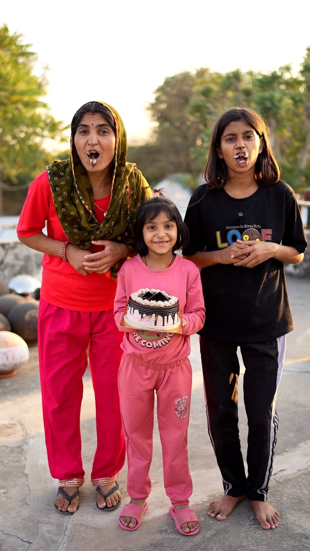 Mama or Didi Cake🎂 kha Gayi #shorts #viralvideo #youtubeshorts #birthday – YouTube