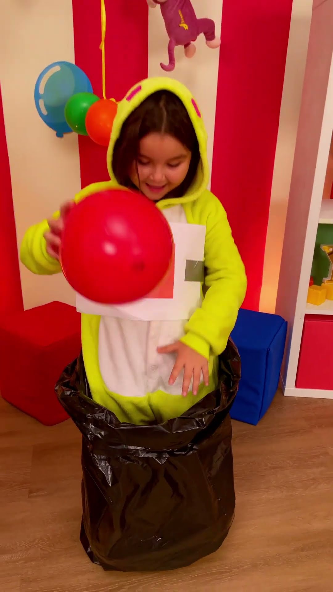 ✨ Giggles! SUPER FUN CHALLENGE to COLLECT the BALLS! #shorts #game – YouTube