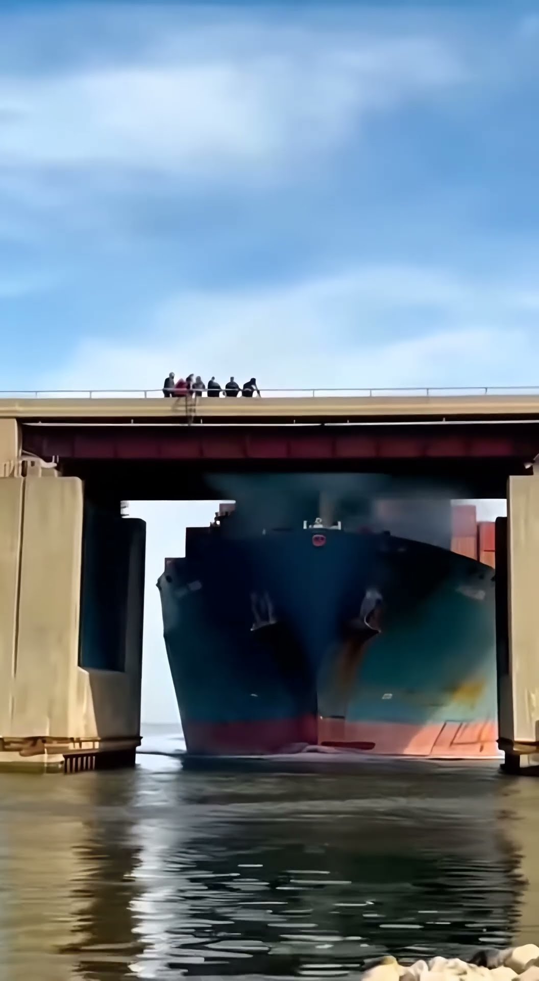 Cargo ship vs bridge—this shouldn't have worked #shorts #viral – YouTube