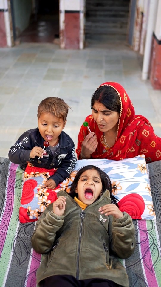 Mansi ka Lollipop kha gya 😳😱 #shorts #maa #youtubeshorts #fun – YouTube