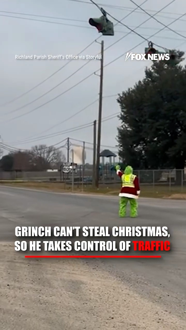 HOLIDAY HIJINKS: Grinch steals the stoplights and shuts traffic DOWN… #shorts #grinch #xmas #fox – YouTube