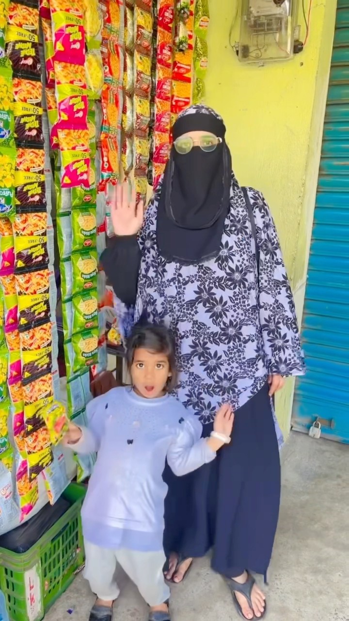 Ayesha Ke Shath Ye Kiya Ho Gaya 😱🤣👌 #shorts #funny #amaira #ayesha #tiktok #youtubeshorts – YouTube