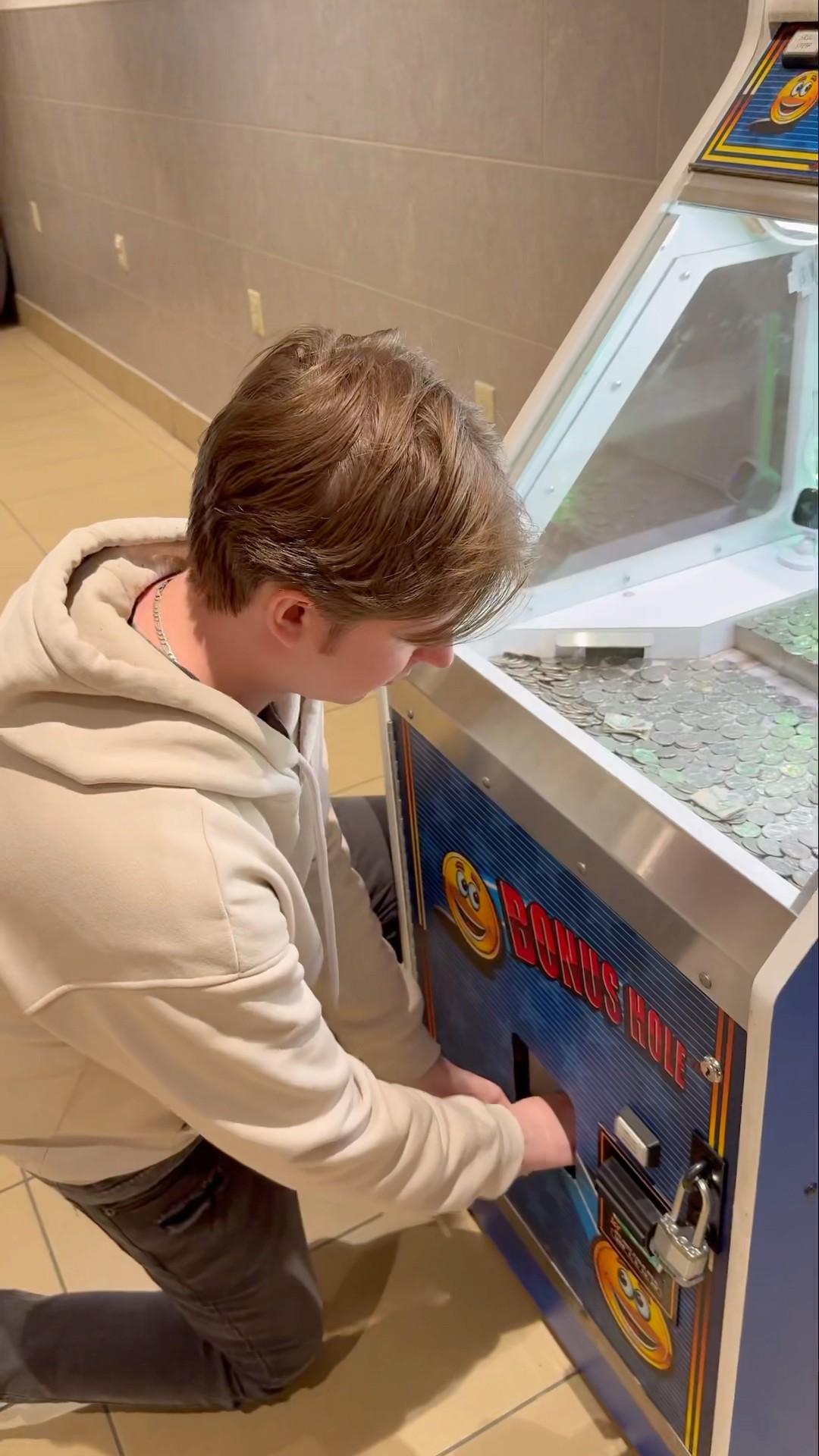 Day 89 Trying to Win MONEY from the Coin Pusher! #shorts #arcade #money – YouTube