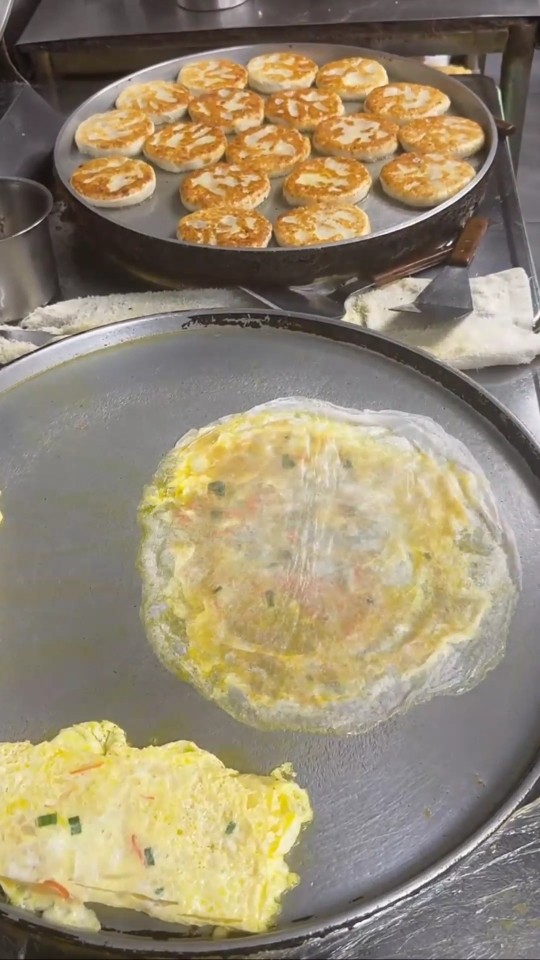 Martabak Telur Versi Di Street Food China #shorts – YouTube
