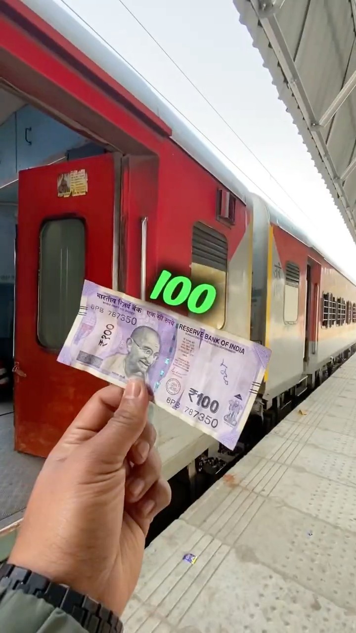 Only 100₹ In Train 🤯 #shorts #viralshorts #foodie – YouTube