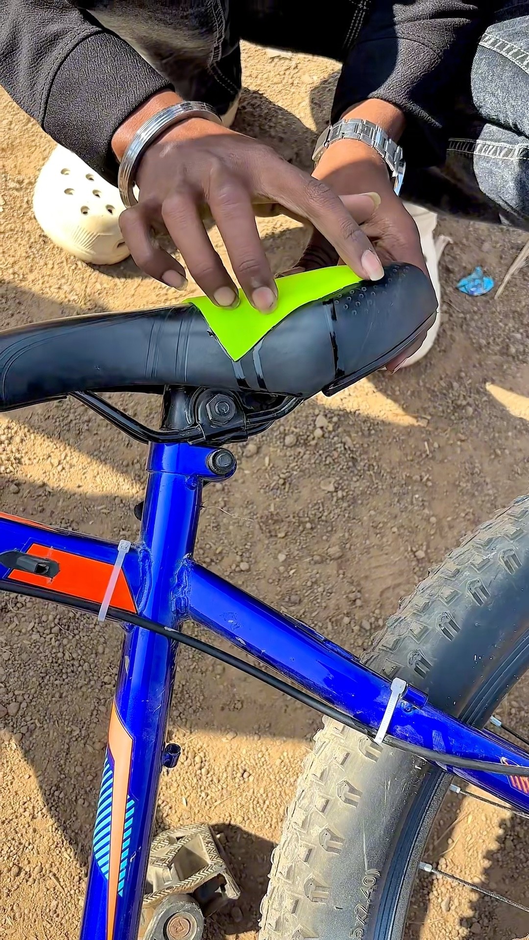 Cycle ke seat me grip lagana pada 🧐? || #minivlog #shorts #dailyminivlog #youtubeshorts #ytshorts ￼ – YouTube