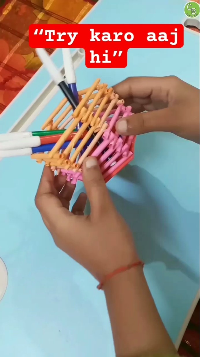 😍 Waste Paper Se Banaya Stylish Pen Stand #shorts #CrafterBharti – YouTube