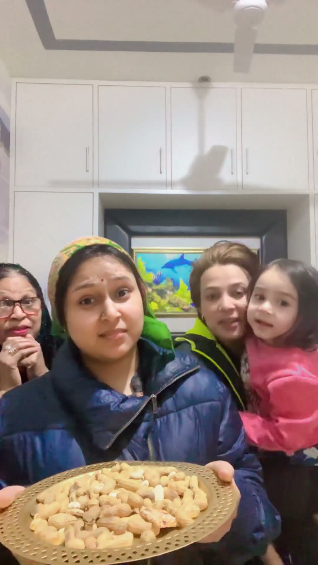 क़ैसी लगी सास बहू ननद की जोड़ीं🙄😝🤣 #shorts #viralvideo #comedy #trending #makarsankranti #funny – YouTube