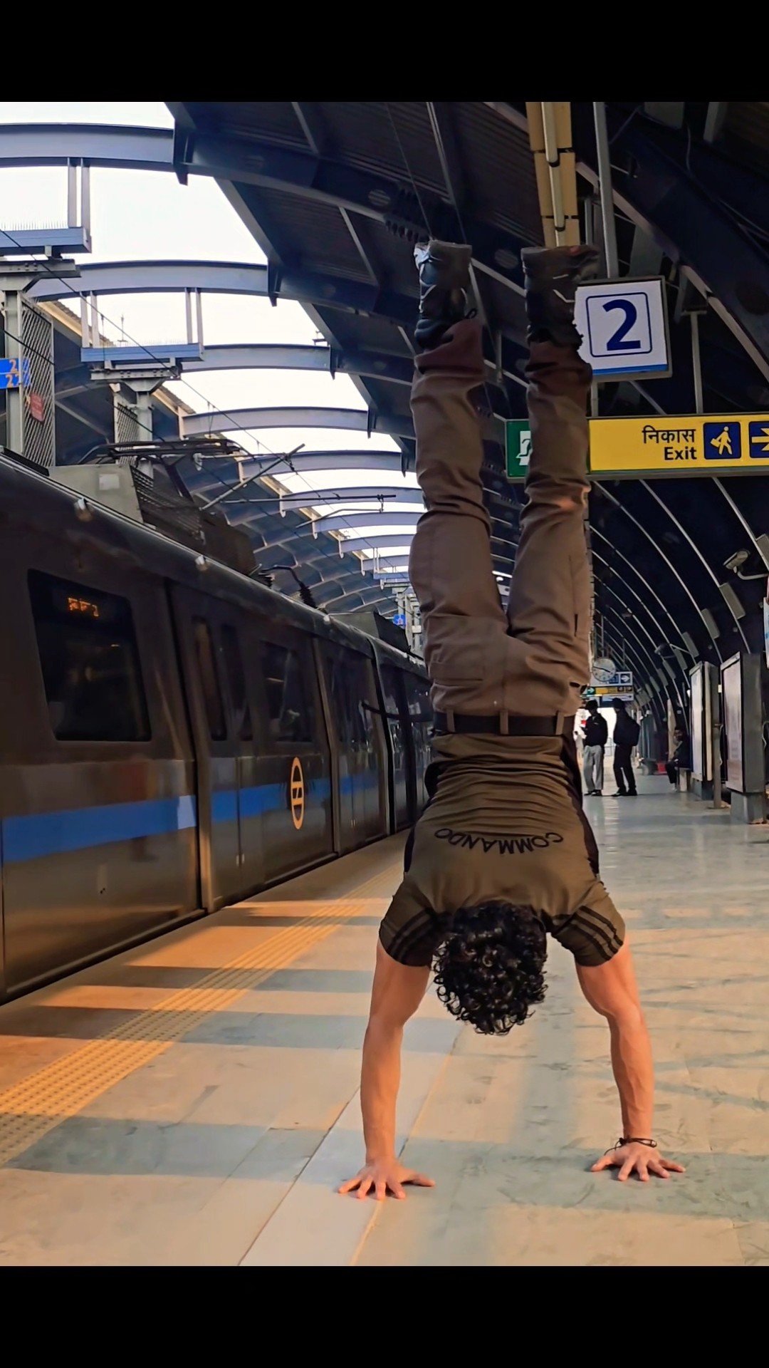 Jai Hind 🇮🇳💪 #publicreaction #shorts #motivation #gymmotivation #indianarmy  #fitnessmasterdeepak – YouTube