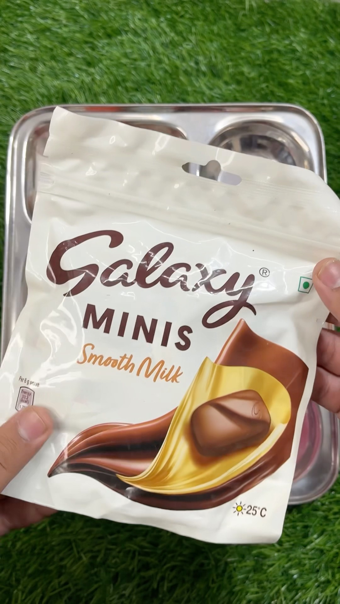 ASMR || GALAXY MINIS AND CHOCOLATES 🍫 IN THAALI #galaxychocolate #shorts – YouTube
