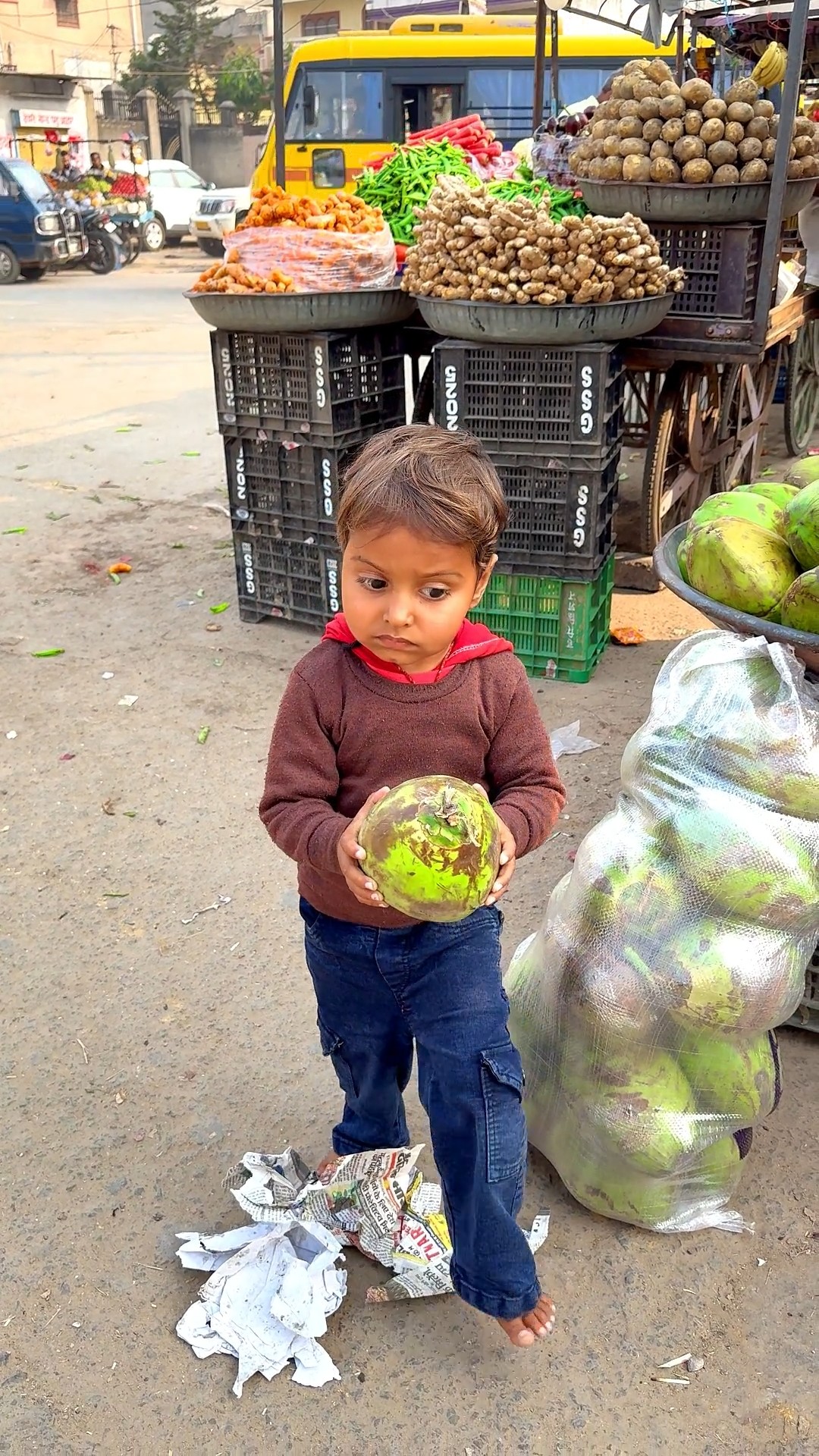 Aaj to rudra nariyal pani pi ke rahega #shorts #coconut #maa #funnyvideo – YouTube