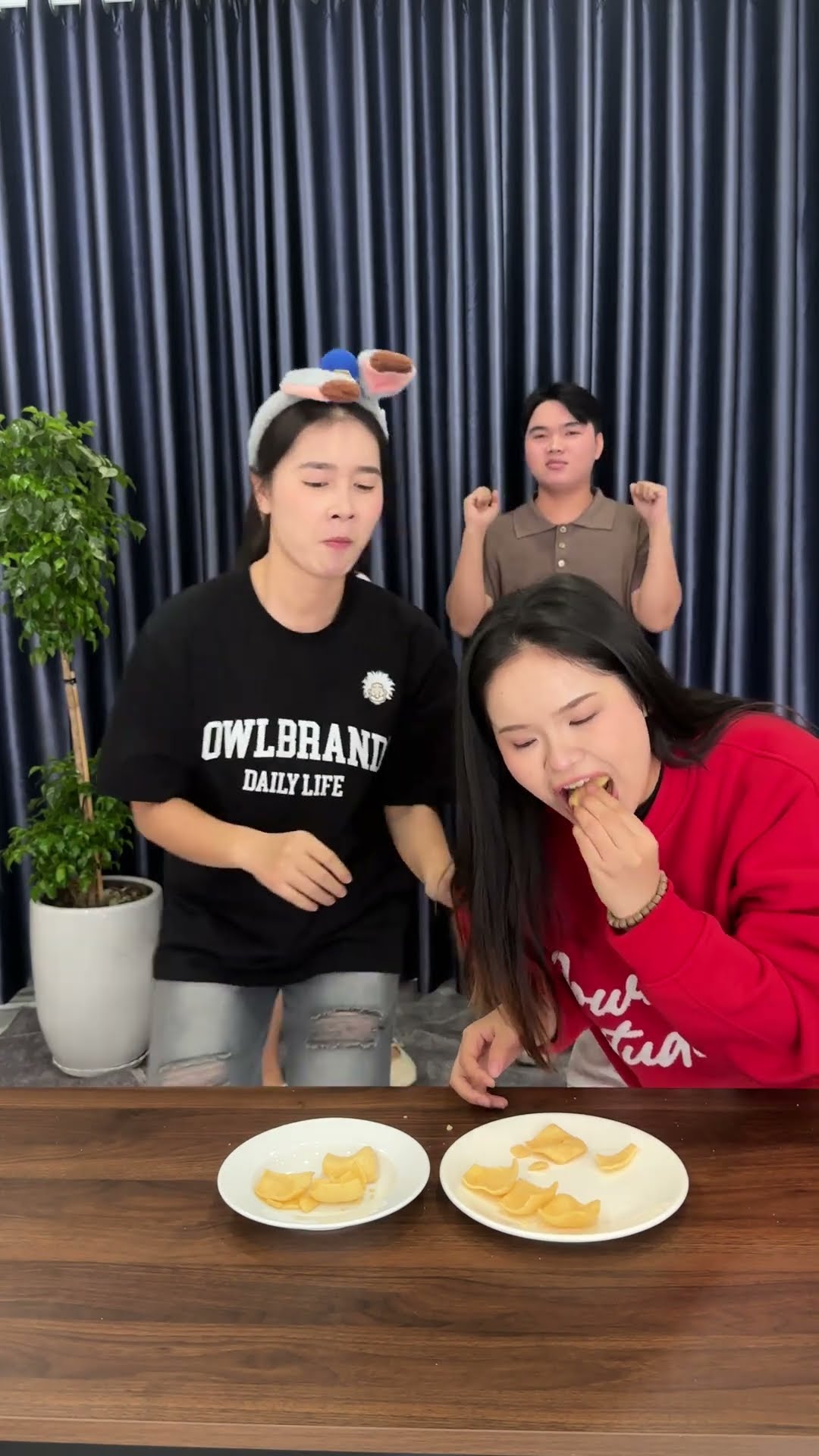 Rock-Paper-Scissors Challenge!✌️✊🖐️ [Helen TV] #funny #shorts – YouTube