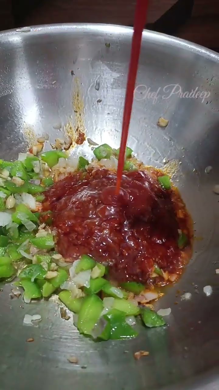 நிமிஷத்துல ரெடியாகும் காரசாரமான ஷெஸ்வான் பாஸ்தா! | Spicy Schezwan Pasta Recipe #shorts – YouTube