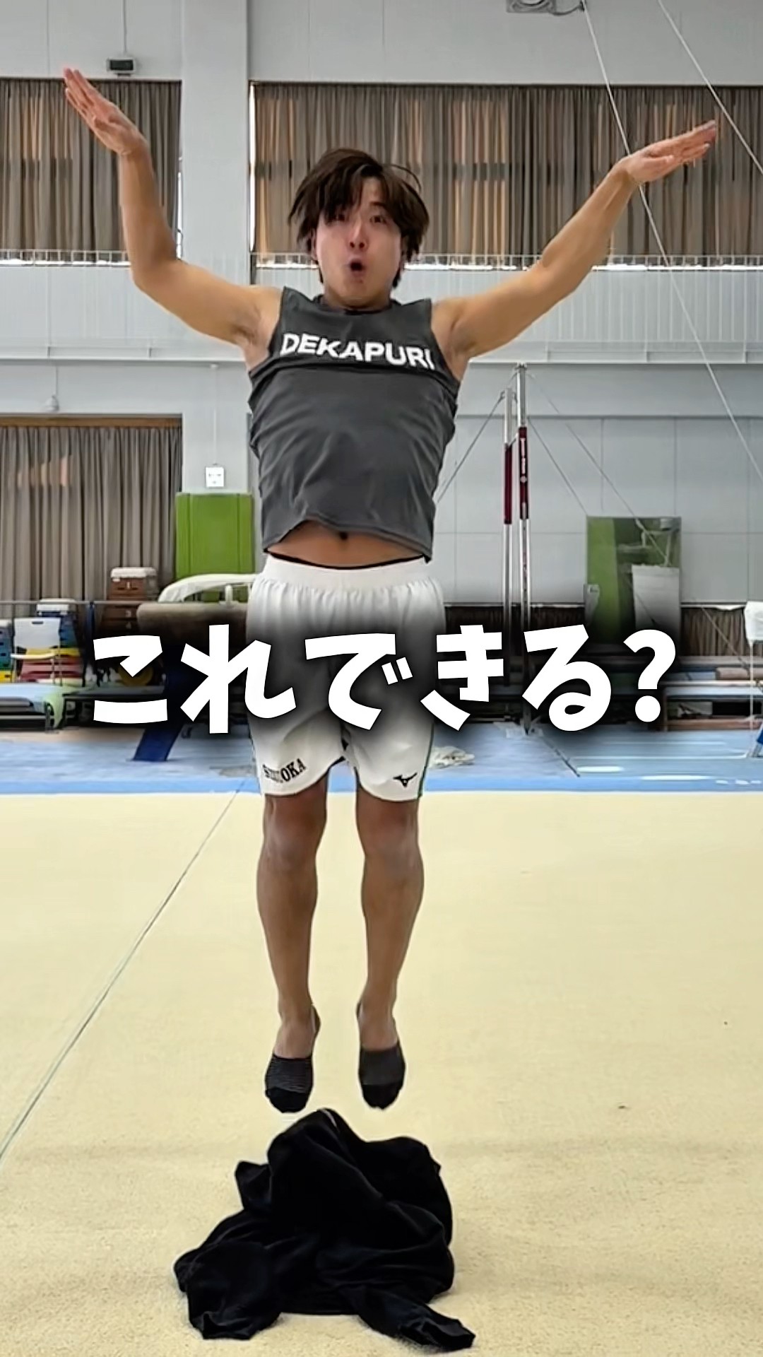 パーカーを一瞬で脱ぐ技を習得した！ #shorts – YouTube