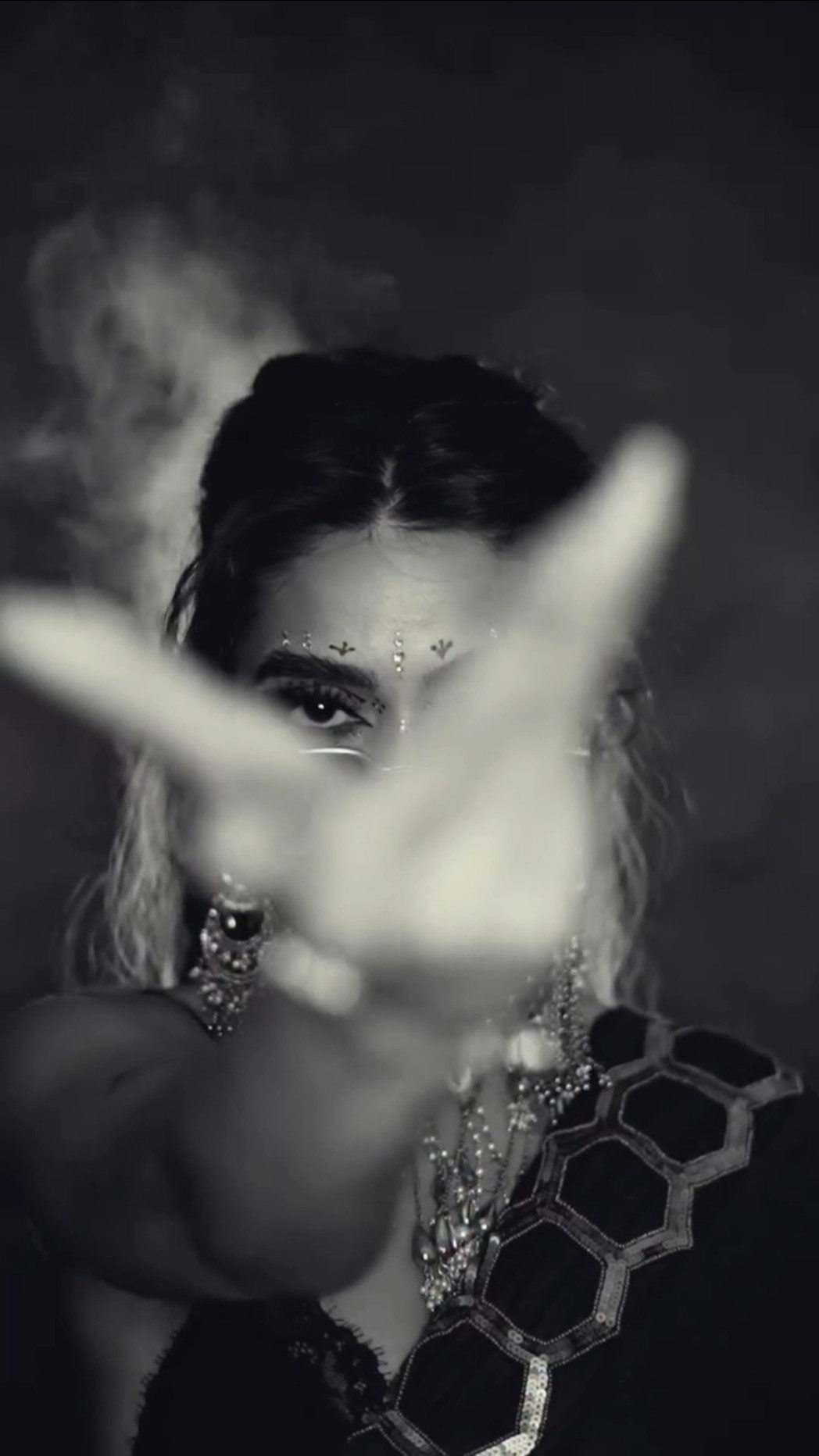 Tirkit Dha transition Behind the scenes 🎬 #shorts #makeup #transition – YouTube