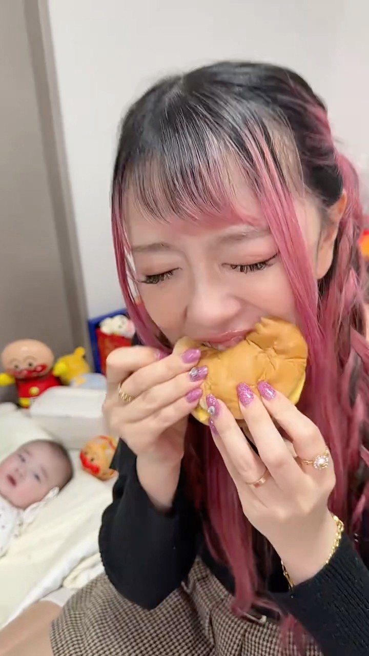 チーズバーガーの食べ方🍔 #shorts – YouTube
