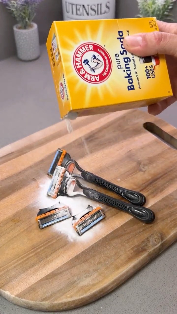 Extend Your Razor Blade Life Instantly #shorts #lifehack #cleaning – YouTube