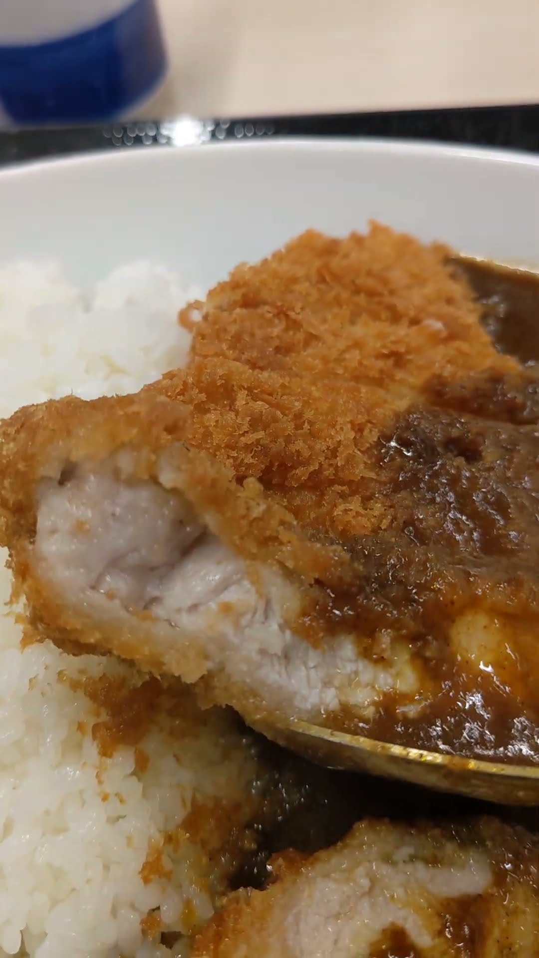 「かつや」絶対おいしい「かつカレー」🐽🍛　#shorts #飯テロ #viralshorts – YouTube